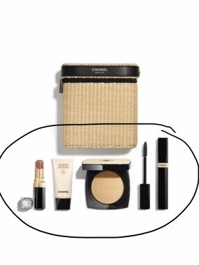 PRODUCTS ONLY Chanel Les Beiges Panier des Essentiels 2026